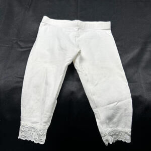 1989 Place girls white capri leggings